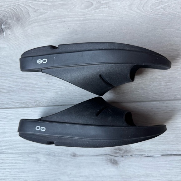 Oofos slide size womens 7 lightly used. - Picture 2 of 6